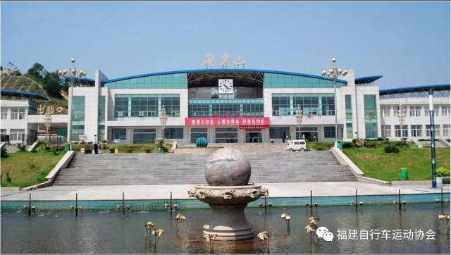 连城冠豸山动车站