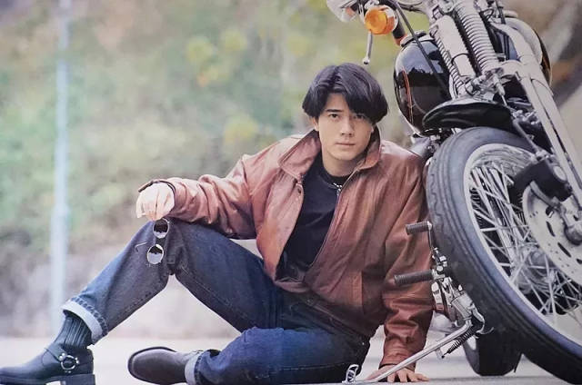 郭富城的走红有点偶然, 一个帅气的机车广告让他被人看中,进而出道.