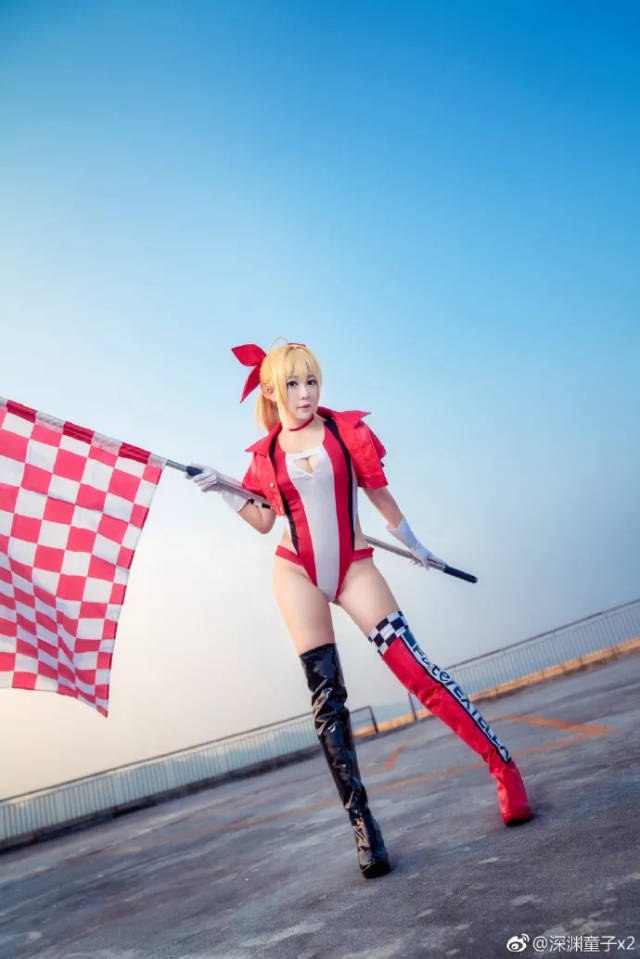 美图萌妹尼禄cos肤若凝脂被她美哭