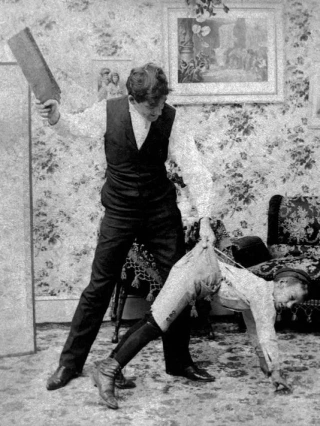 同意学校用打屁股体罚学生吗?不同意你的孩子就停学5天!_手机搜狐网