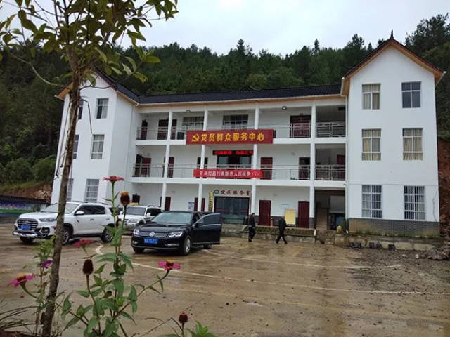 为什么多次将蔬菜悄悄放到村委会厨房门口?