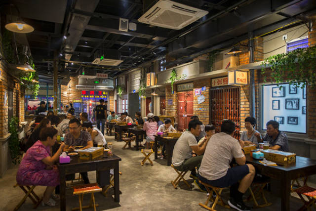 走进乔叶龙,实在不能联想到这是一家烧烤店.