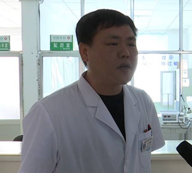 此次手术邀请了佳木斯市中心医院普外科主任李春海,为我县的两名患者