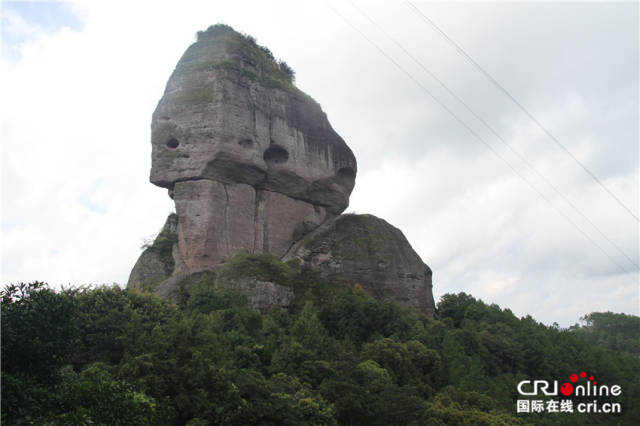 霍山风景区"酒瓮石"(杨尚春)