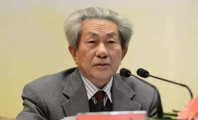 自然科学奖一等奖颁发给了南京大学固体微结构实验室闵乃本,朱永元