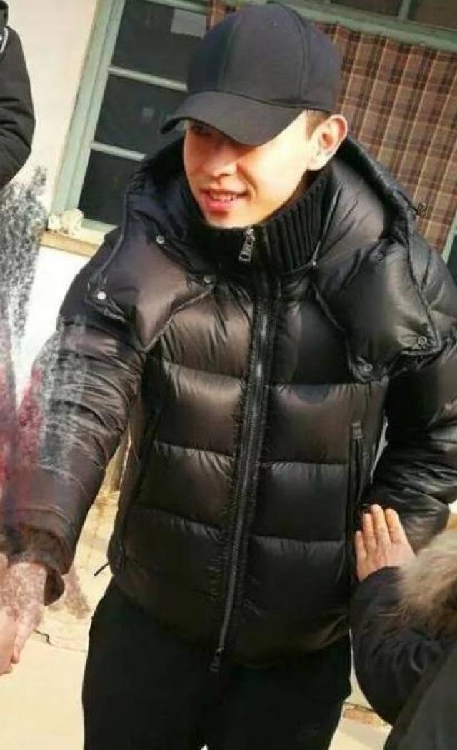 邓伦米兰时装周照片新鲜出炉,视觉中国镜头下的北北难挡帅气!