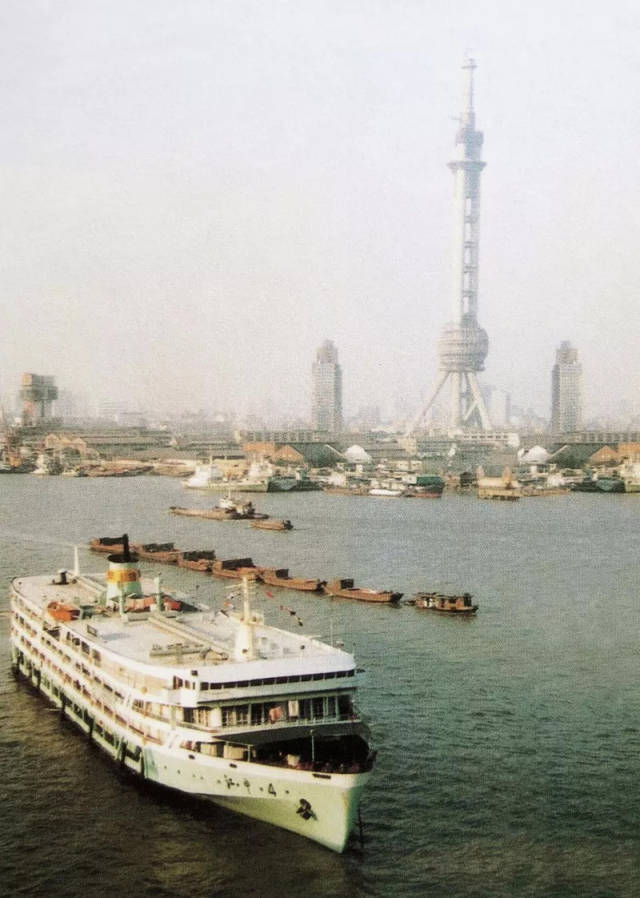 20世纪80年代中后期经过改制后,长江客轮主要由三家公司运营,客轮也