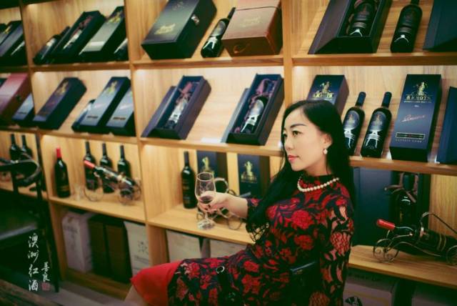 一个女人最好的情人是红酒,一辈子的情怀