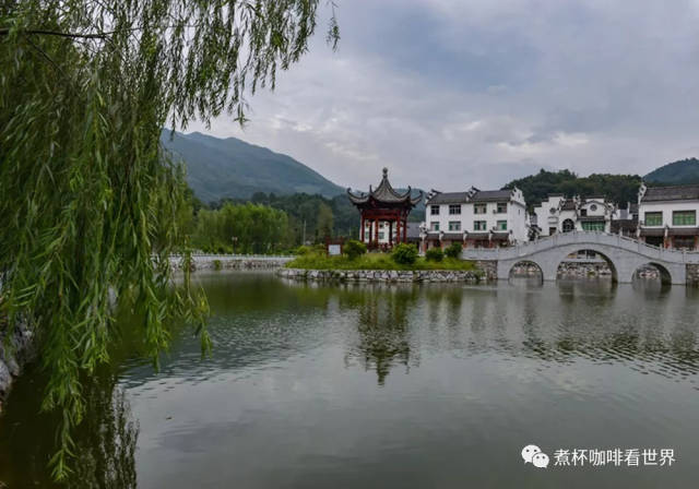 到达艮山古村,巧遇南昌宇希艺校来的学生,正在艮山