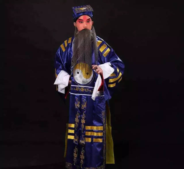 梨园风戏趣京剧的华衣美服也走混搭风