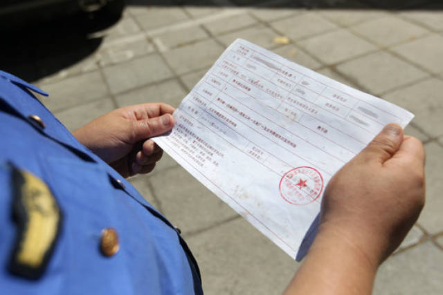 为躲避检查 渣土车司机伪造准运证件被拘留