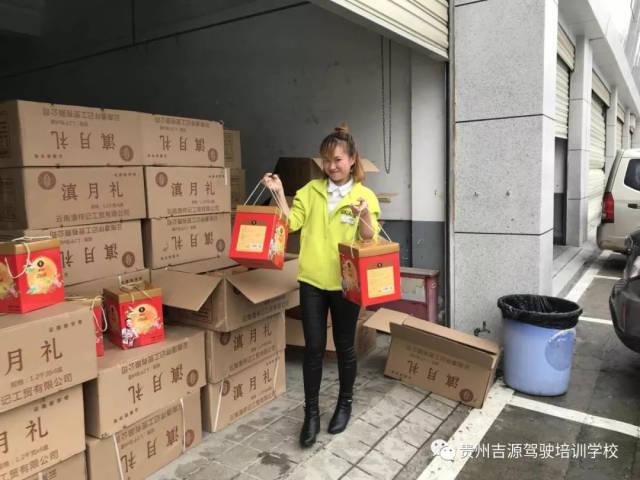 节日里的温情传递：节日福利礼品如何成为沟通桥梁
