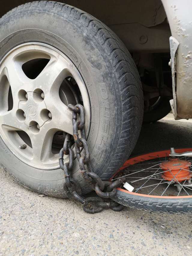 武汉东湖新技术开发区机动车车轮上锁连环套