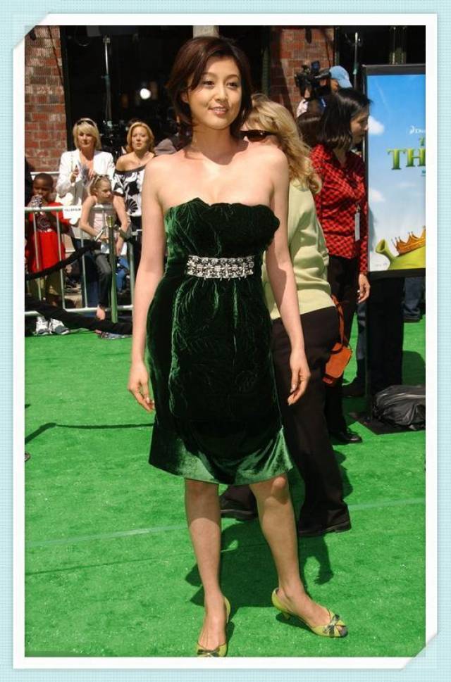 47岁的藤原纪香美人脸崩了,薄纱裙难掩衰老,网友:简直像换个人