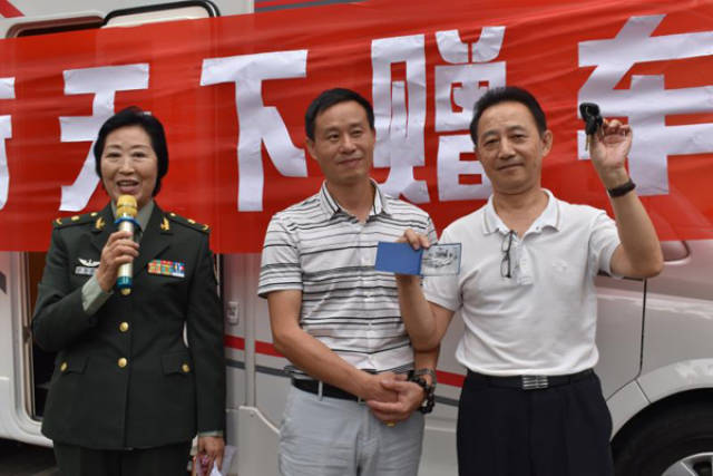 广东孝行天下董事长王金生向北京万寿阳光老年公寓慷慨捐赠房车