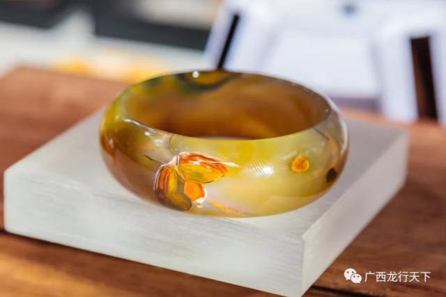 南流江玉是指产自南流江中下游的玉石,通过了《广西地方标准南流江玉