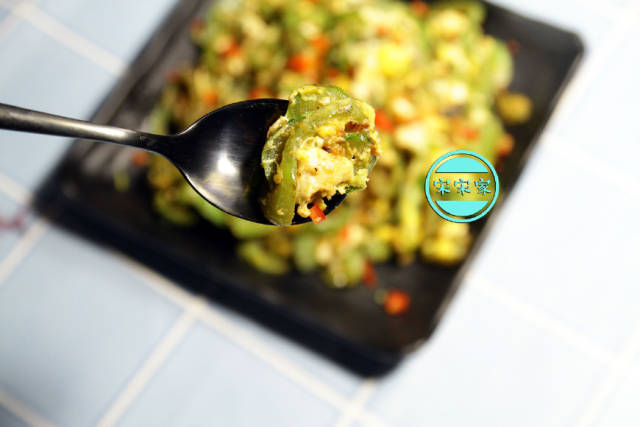 【蛇瓜炒鸡蛋】