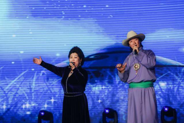 直至今日,布仁巴雅尔老师的音容笑貌仿佛还历历在目,我们衷心的希望