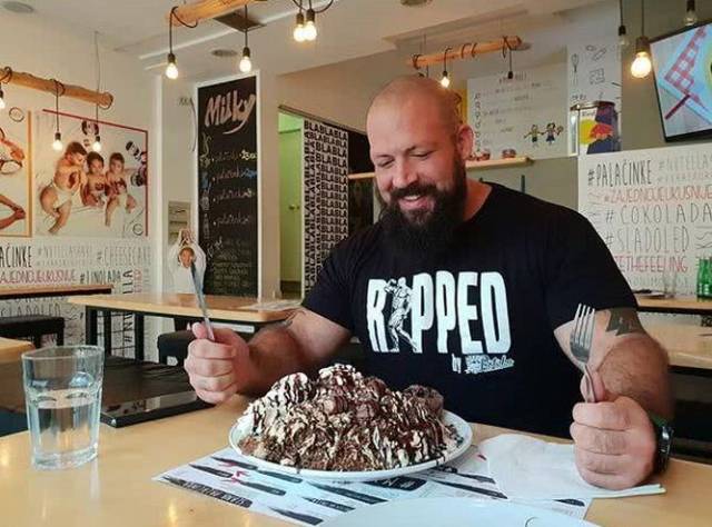 300斤壮汉刷脂后腹肌犹如刀刻!