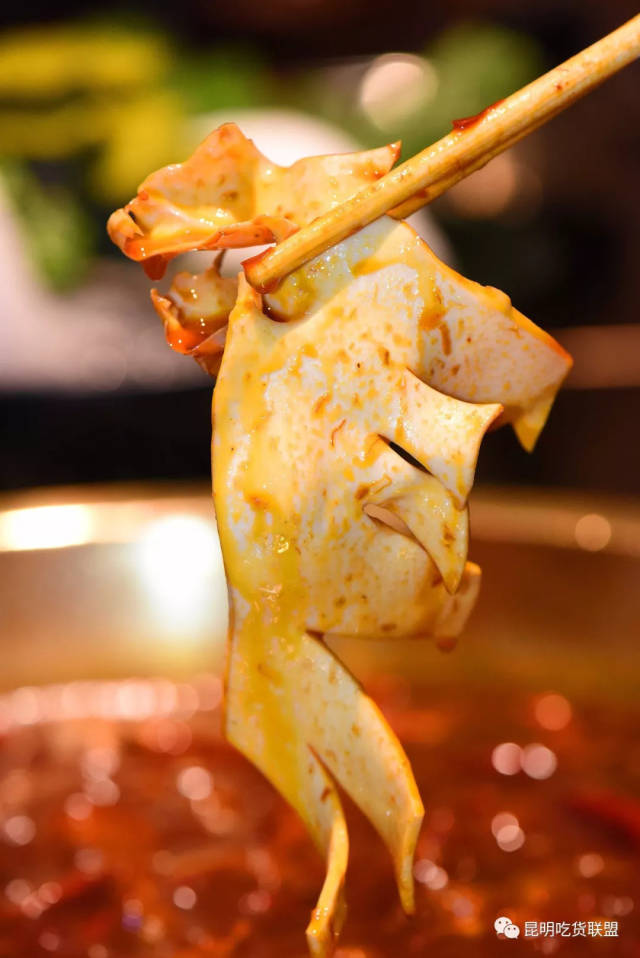 大块的千层肚吃起来脆脆的又很有嚼劲 可谓是来这里必吃的了 层层劲脆