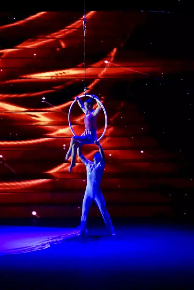 了一批享誉国内外的优秀杂技,舞蹈经典剧目:《肩上芭蕾》,《梦蝶》