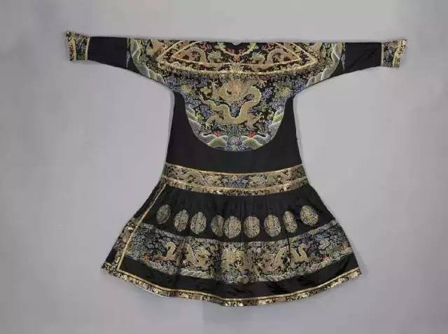 传统| 清宫宫中的那些衣服,快来看看你分的清几件?