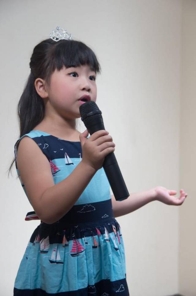 夏洳锘:我是湖北黄冈市最优秀,年龄最小的小小主持人