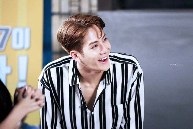 王嘉尔韩国录综艺未修图依旧好看粉丝请正视你的颜值