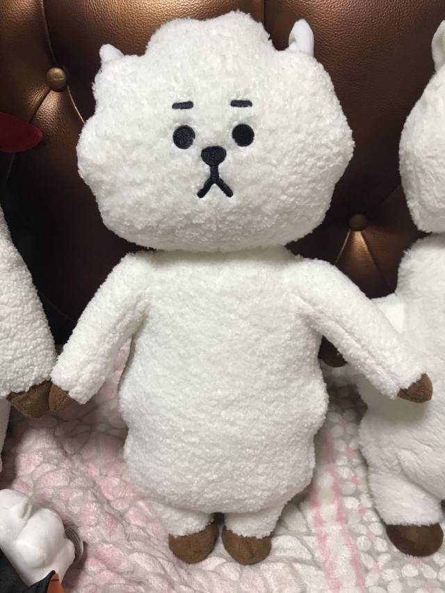 bt21最近新出万圣节限定款玩偶,一向光着身子的rj终于有衣服穿了!