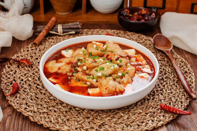 食材包内含6件 主料:巴沙鱼片 辅料:内酯豆腐,萝卜干碎 调料:自制底