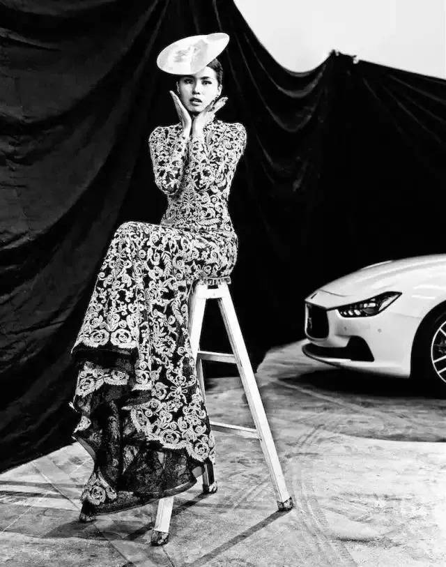 中国法语女生到法国留学,邂逅并嫁给比利时王