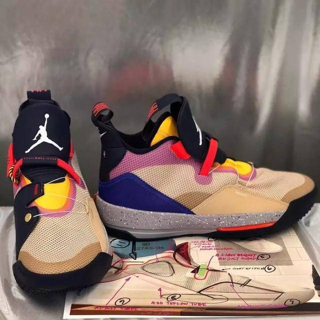 色彩丰富的"high visibility"配色