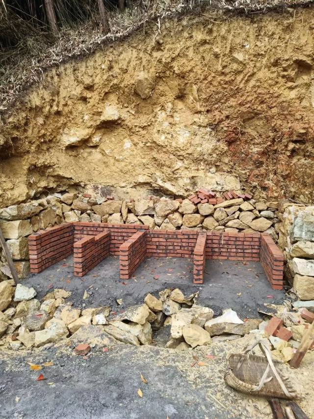 动真格!百丈12座新建私坟被拆除