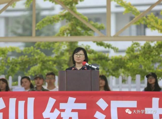 三是努力学好学业,做崇德尚文,兼收并蓄的大外人.