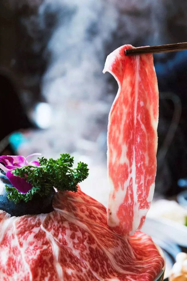 肥瘦相间, 纹理清晰的雪花牛肉