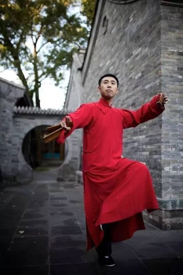 喜讯| 文艺之声主播小霍,乌丹荣获"全国十佳娱乐主播"称号