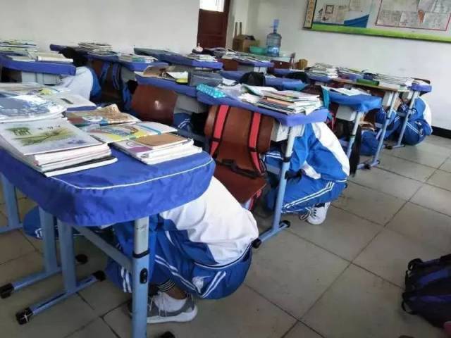 【青·动态】长水河农场学校中学部开展地震逃生演练活动
