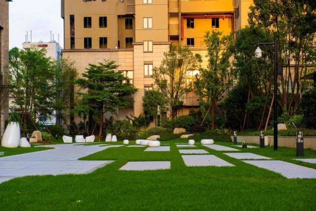 他房产值5个亿,全靠十几年来在深圳买买买,他才30来岁.