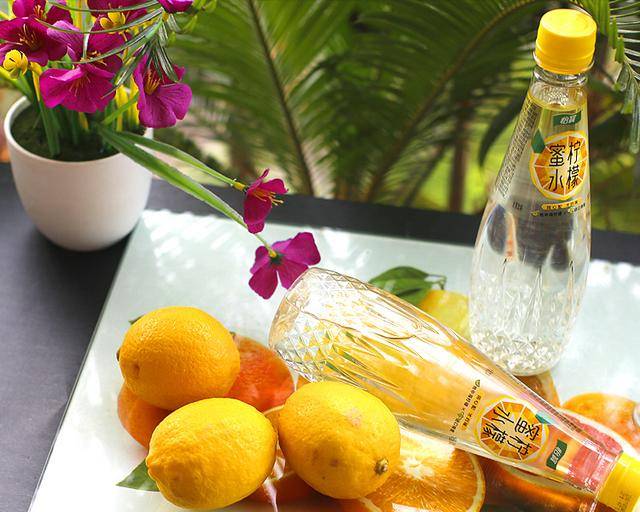 酸酸甜甜,清爽滋润,怡宝蜜水柠檬饮料