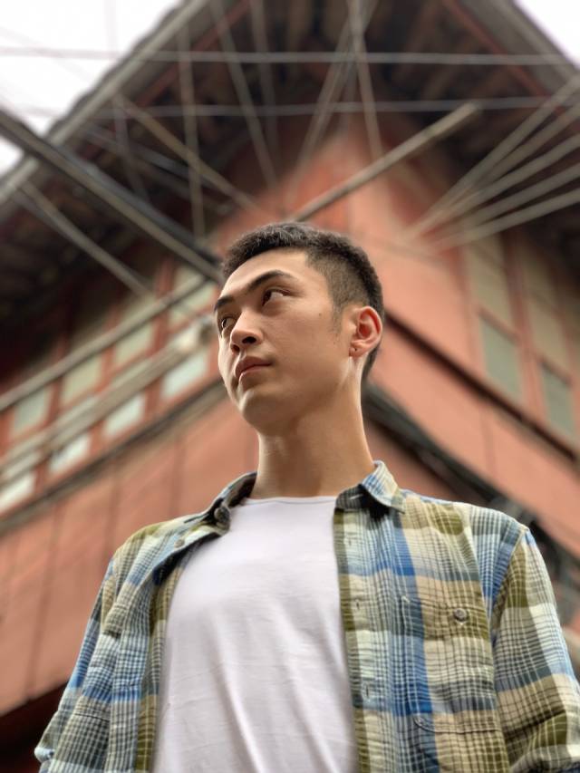 背光背景下的人物