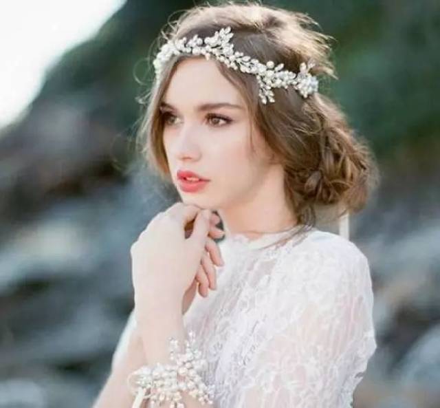 刘诗诗林依晨结婚时美到不行的发型,换上一百