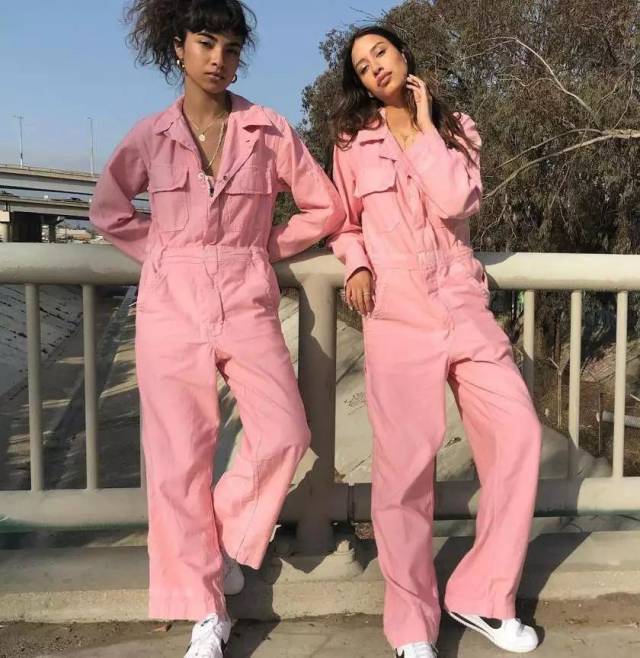 上面的粉红色还骚气一点,遇到军绿色,那可真的是帅气值爆表啊