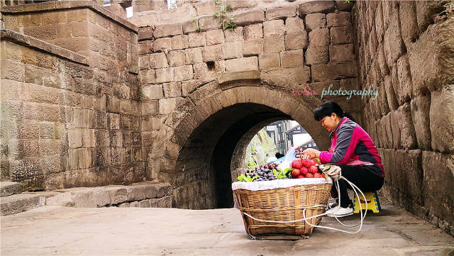 渝中时光之旅的第三站我们来到的是【人和门】