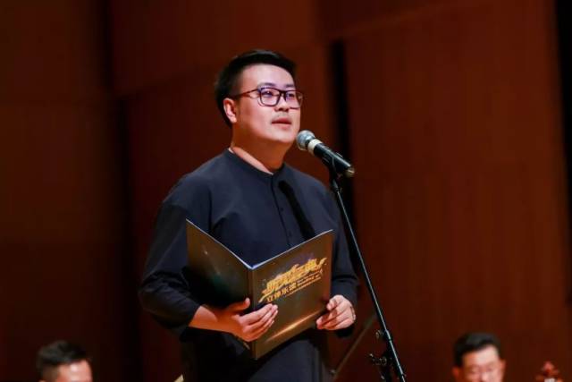 于浩朗诵《碧云寺的秋色》