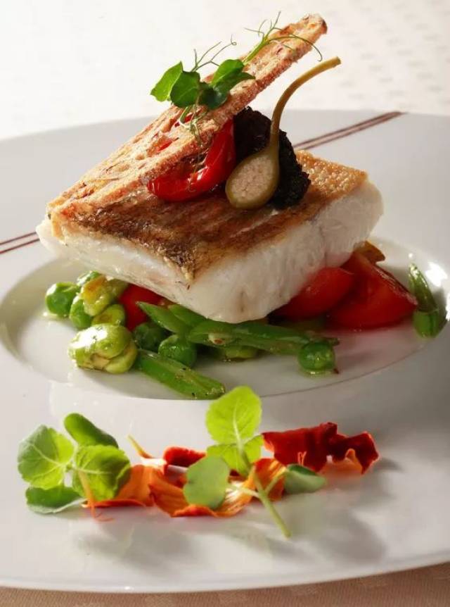 鳕鱼零点摆盘 .