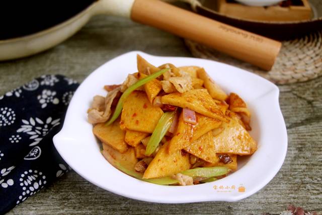 它是豆腐里的明星,咋炒都不碎,天凉暖身,超解馋,1周4顿都嫌少