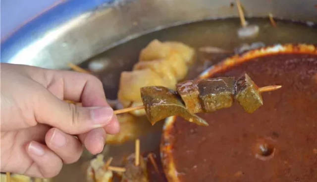 瓜花酿牛肠酸三角包贺州美食多种多样你吃过哪些