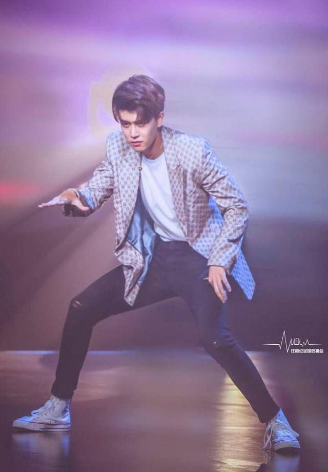 新舞林大会博眼球,任嘉伦晋级,韩宇编舞可真不是盖的!