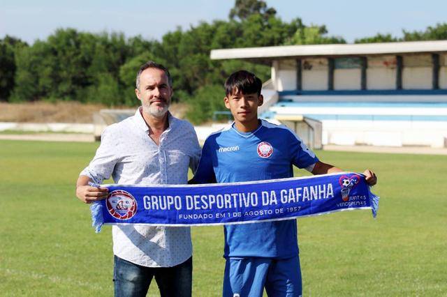 根宝系海外军团再添一人中国小将张家欣加盟加法尼亚出战新赛季葡锦标