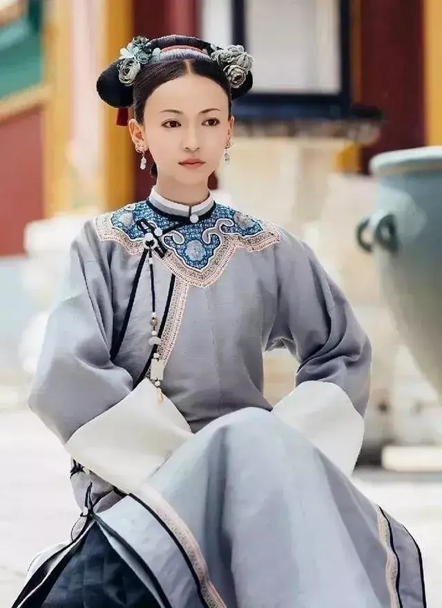 在电视剧《延禧攻略》中饰演魏璎珞一炮而红的吴谨言